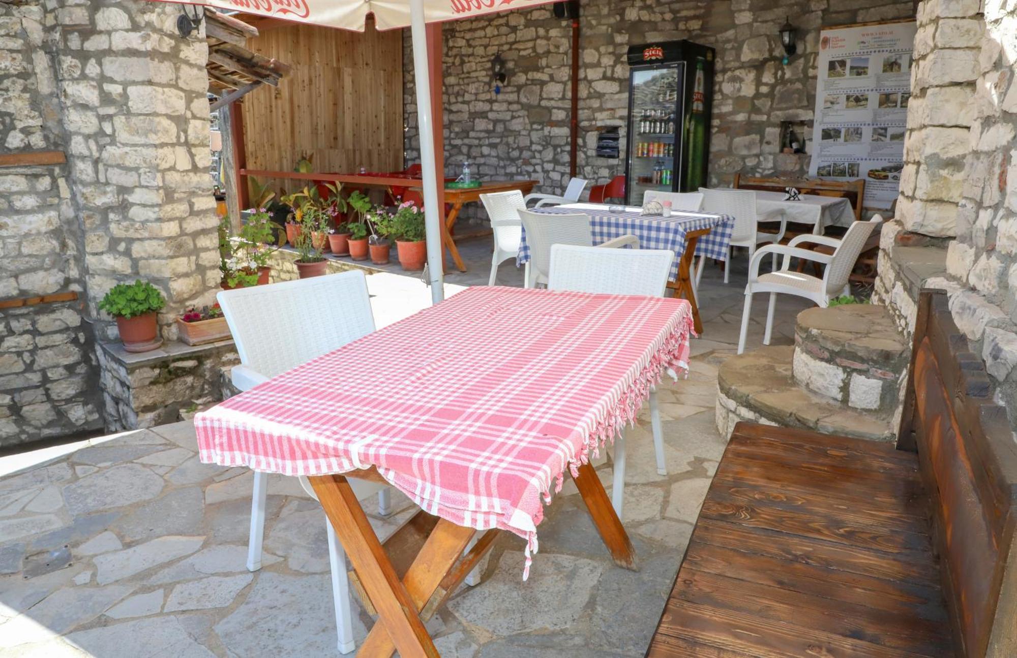 Guest House Vasili Berati Exterior foto